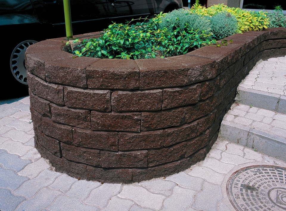 KK Kavics Beton, Lisszabon t�mfal, 20x15,3/23,1 cm, avar