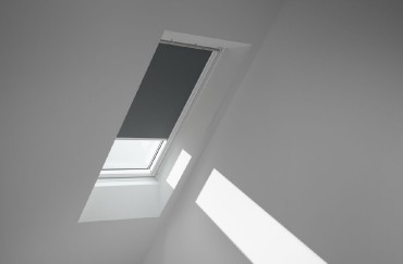 Velux, Bels� f�nyz�r� rol�, DKY FK04 4904SWL sz�n, feh�r oldalvezet� s�nnel