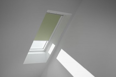 Velux, Bels� f�nyz�r� rol�, DKY CK04 4902SWL sz�n, feh�r oldalvezet� s�nnel