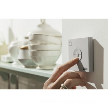 Velux, Elektromos tet�ablak, GGL MK08 306621, lakkozott fa, 3-r�teg� �veg, 78x140 cm