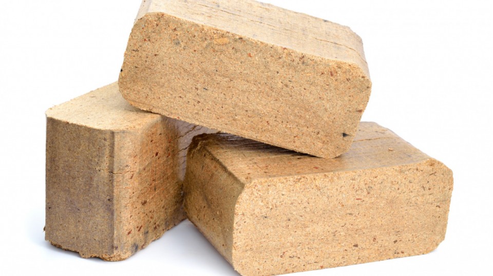 T�zifa brikett, sz�gletes RUF t�pus�, 12 darab 10 kg-os csomagol�sban, f�r�szporb�l