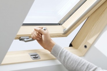 Velux, Tet�t�ri ablak, GLL FK06 1061B, 3-r�teg� �vegez�s, lakkozott fa, 66x118 cm