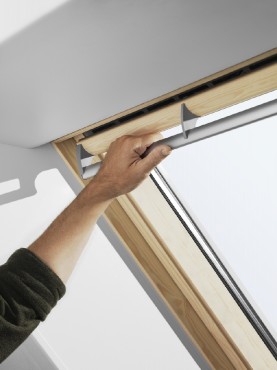 Velux, Tettri ablak GGL MK08 3070, 78x140 cm, 2-rteg veg, lakkozott fa, ragasztott veg