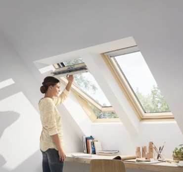 Velux, Tet�t�ri ablak, GLL FK04 1064, 3-r�teg� �veg, lakkozott fa, 66x98 cm