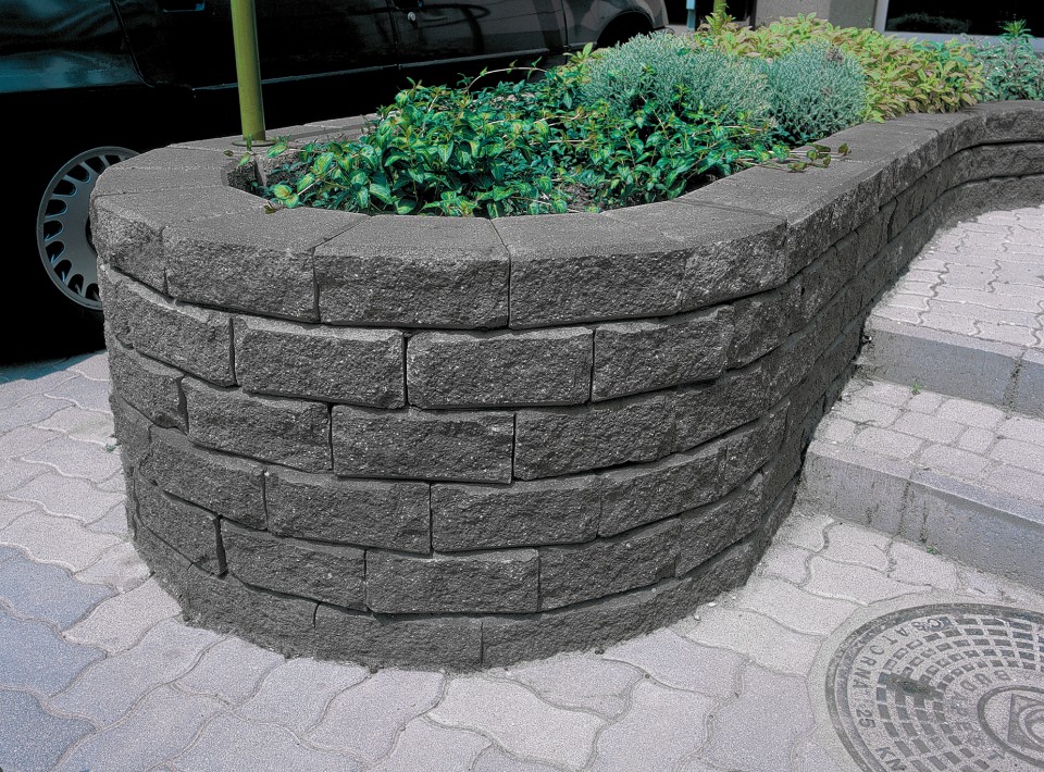 KK Kavics Beton, Lisszabon T�mfal, 20x15,3/23,1 cm, antracit